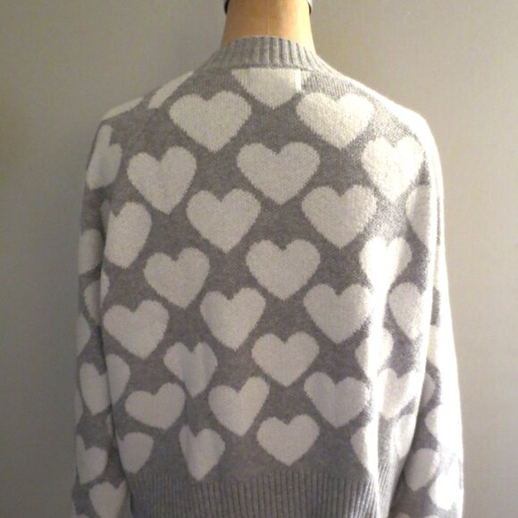 Old Navy Hearts Sweater - Picture 2 of 9